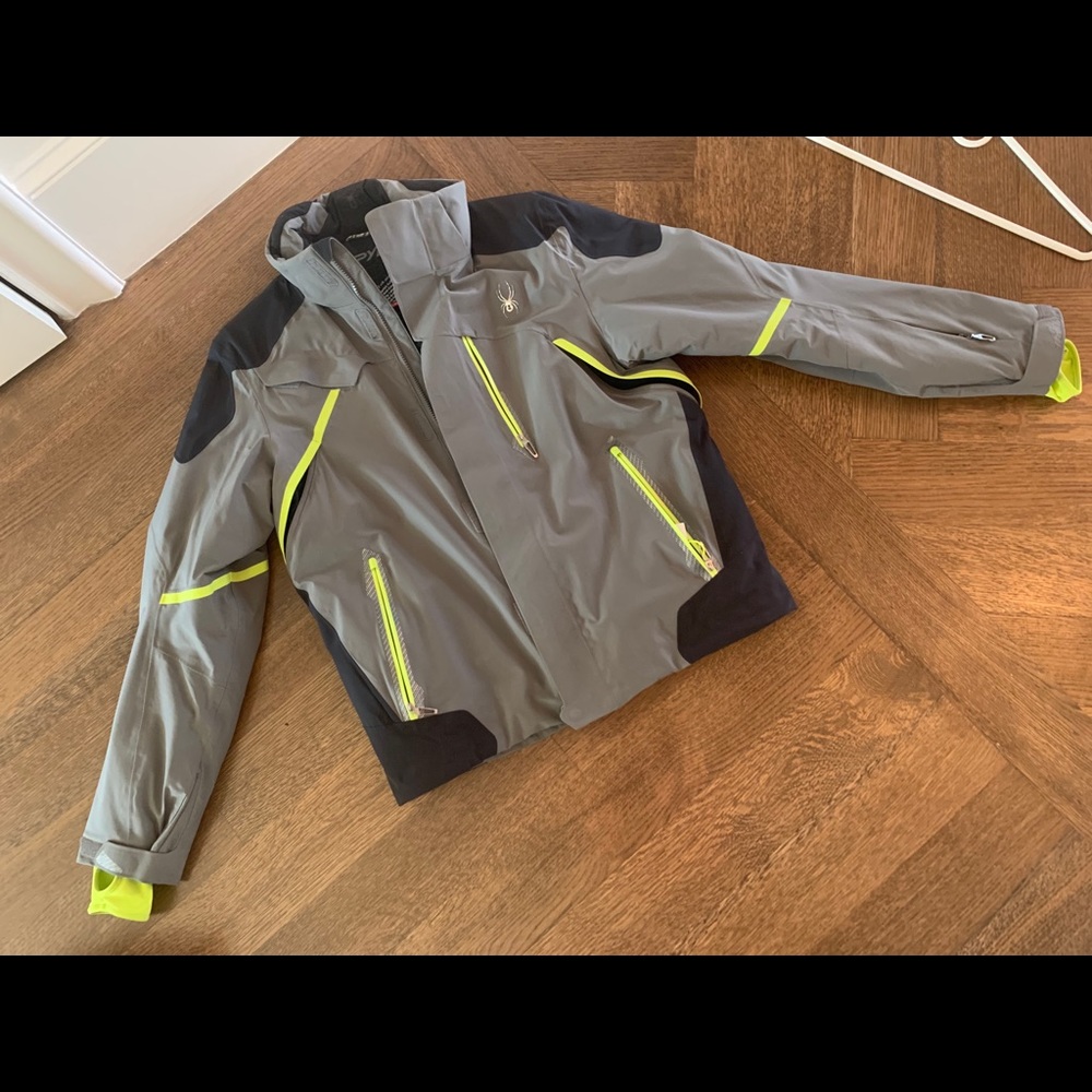 Men’s Spyder Bromont GTX Ski Jacket!! (Size M)